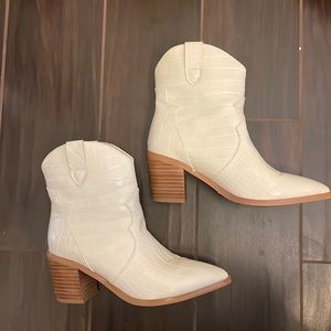 Billini Nirvana booties